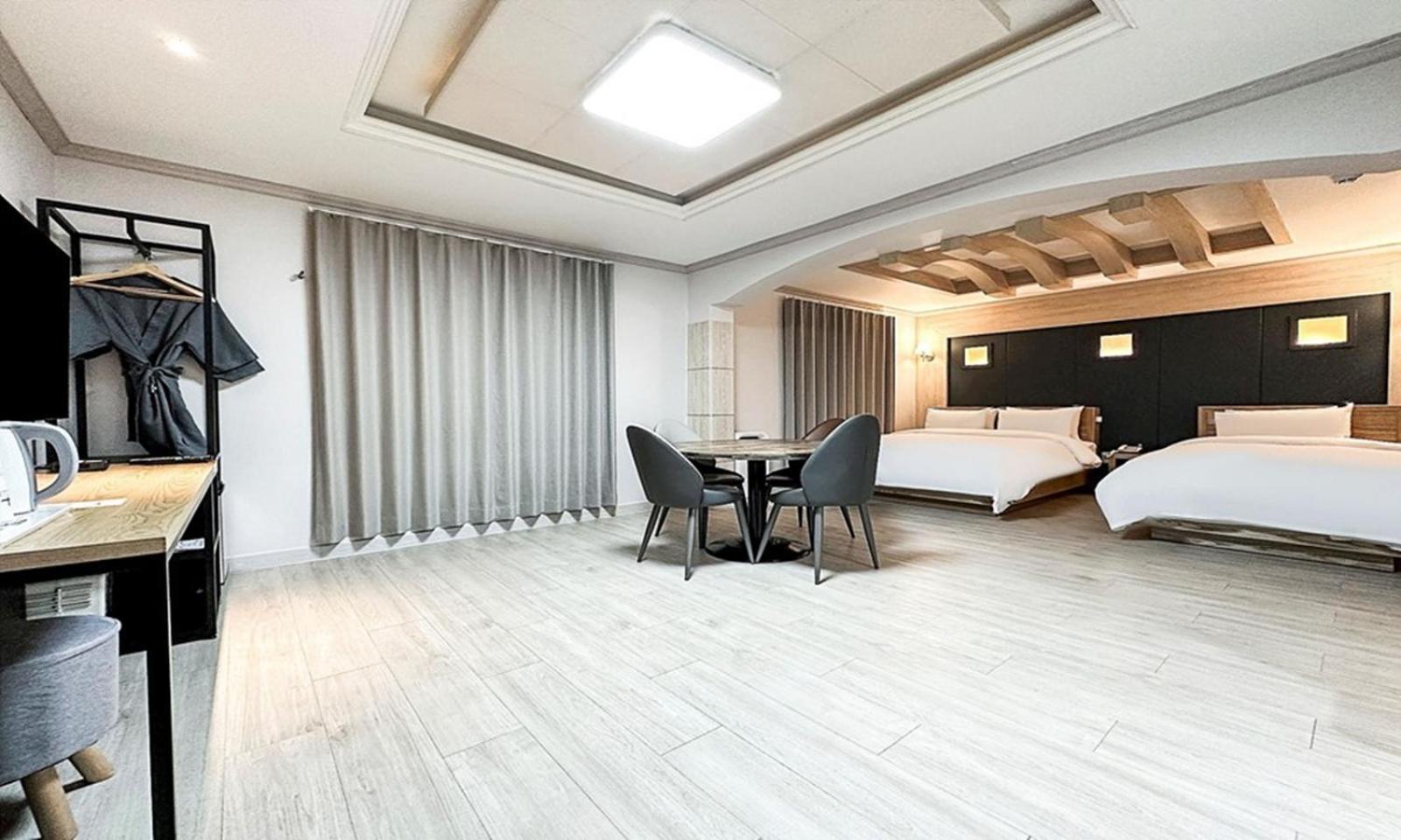 Gumi Time Hotel Bagian luar foto