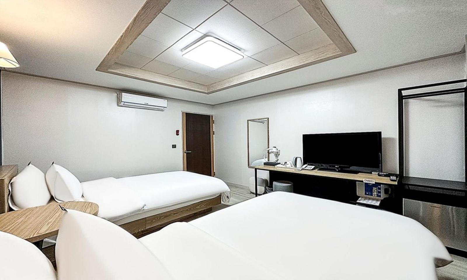Gumi Time Hotel Bagian luar foto