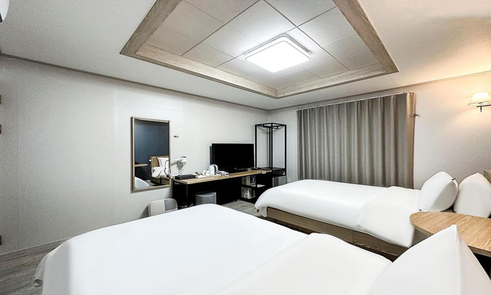 Gumi Time Hotel Bagian luar foto