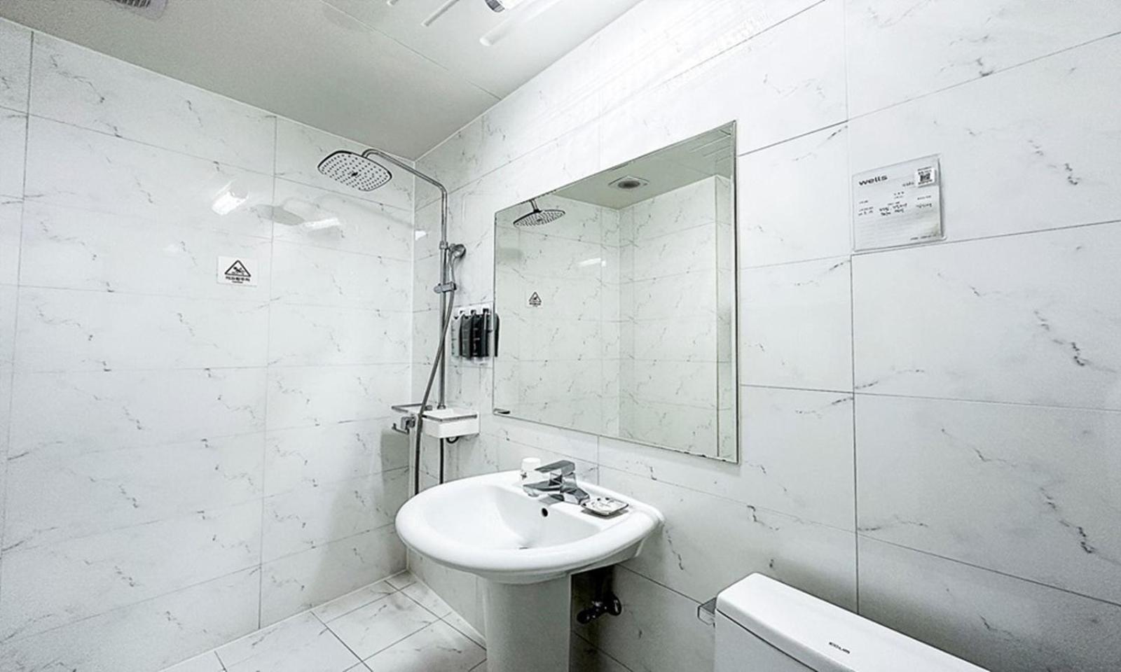 Gumi Time Hotel Bagian luar foto