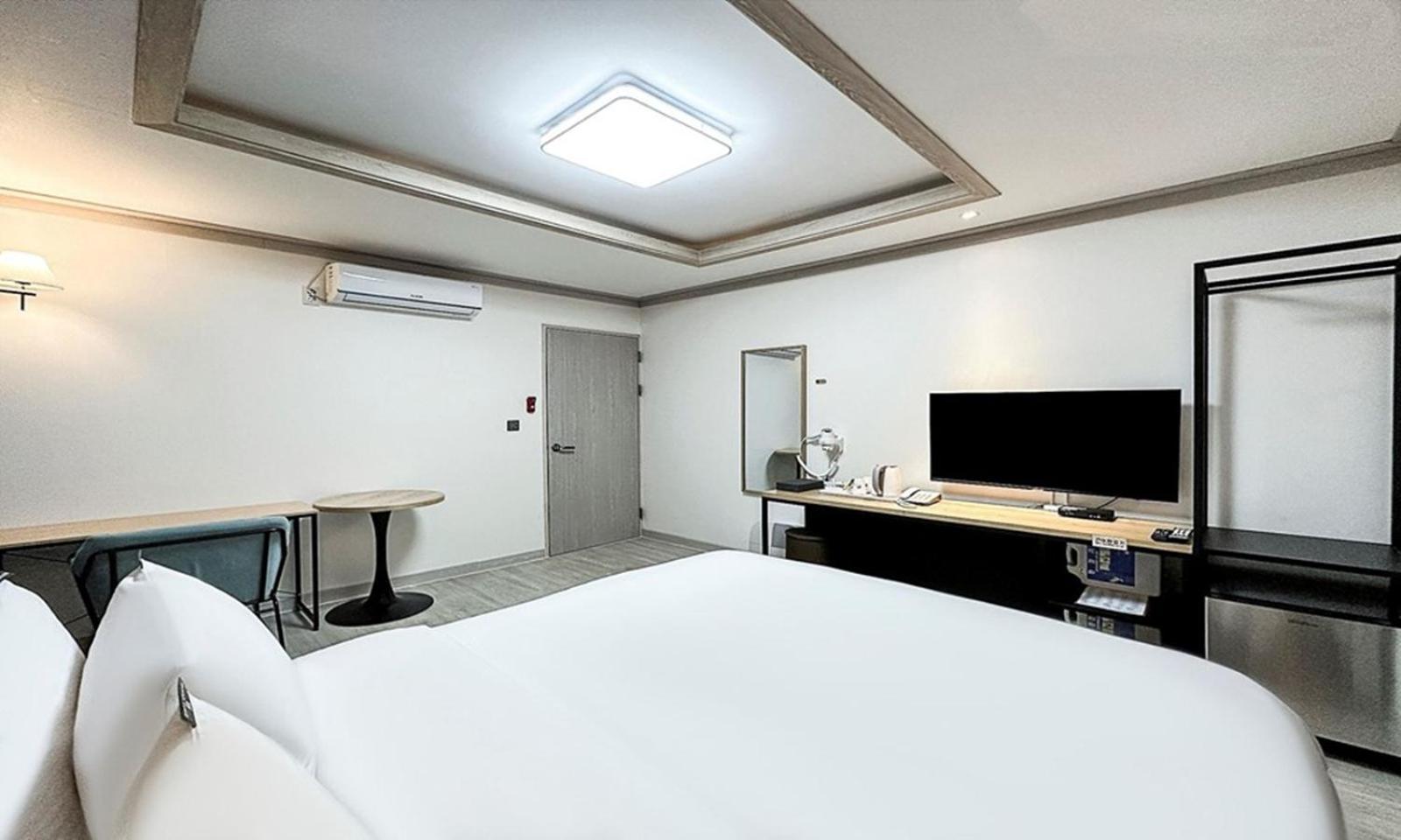Gumi Time Hotel Bagian luar foto