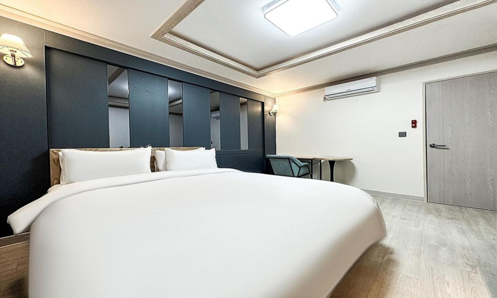 Gumi Time Hotel Bagian luar foto