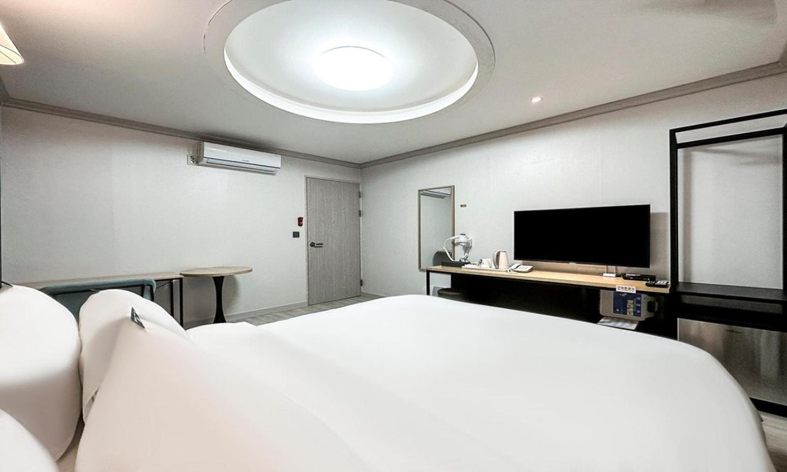 Gumi Time Hotel Bagian luar foto